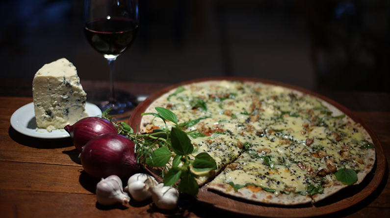 Mística Pizza homenageia Tiradentes com pizza doce especial